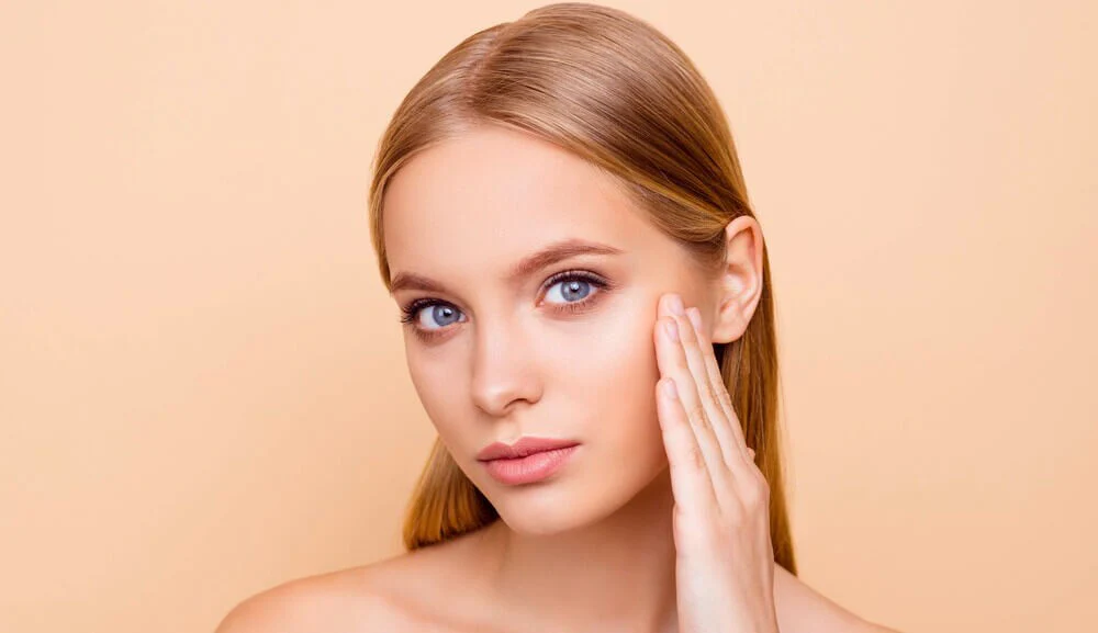 large main woman fair skin